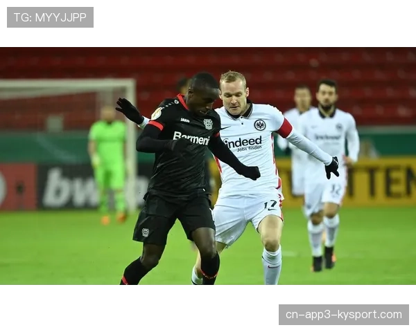 勒沃库森半场0-2落后法兰克福，争冠前景蒙上阴影